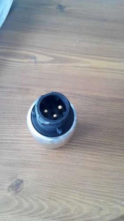 奔驰加速传感器有几个
