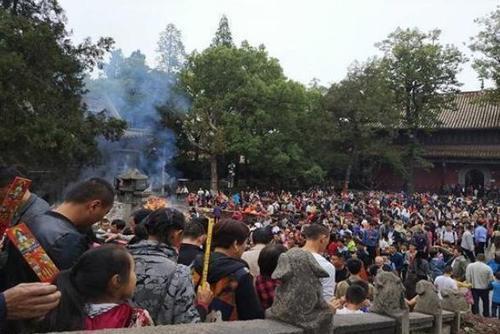 去寺庙可以带小孩吗