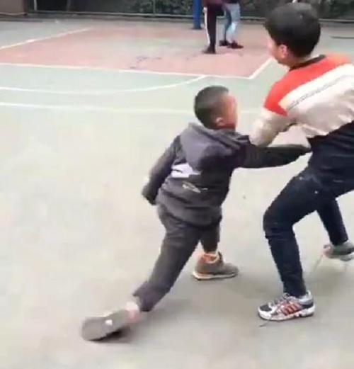 怎么样对付打架乱打的人