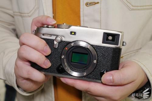 富士xpro3充电显示绿灯