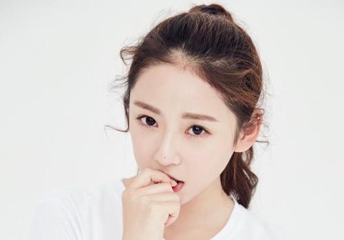 女生把头发扎起来意味着什么