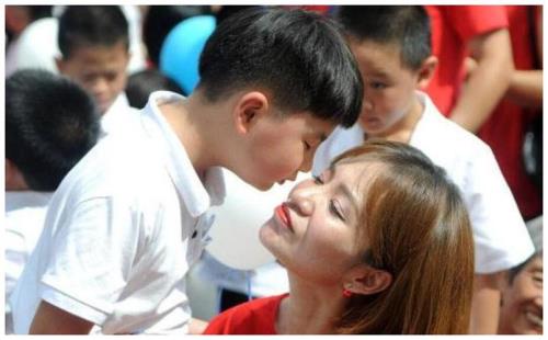 妈妈的大舅母儿子喊什么