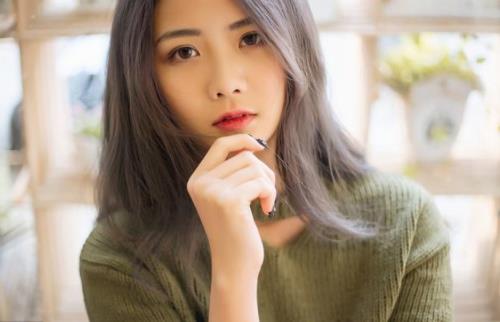 不爱笑的人都很高冷吗