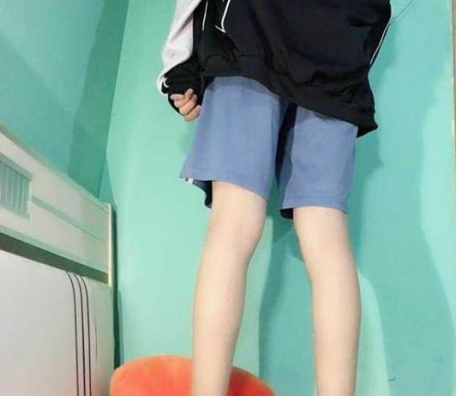 男人看了一眼你的腿，说明什么