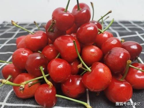 樱桃的中间为什么有一条线