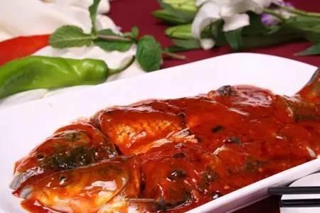鲤鱼炖好后肉是红色