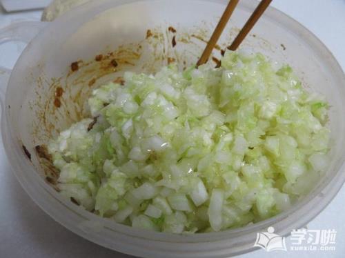 白菜包子馅发酸怎么回事