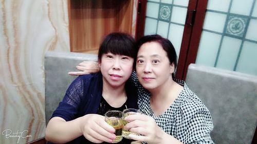 想朋友开心就做东什么意思