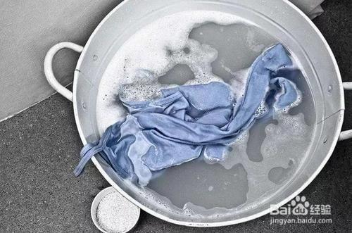衣服上的胶贴怎么去掉