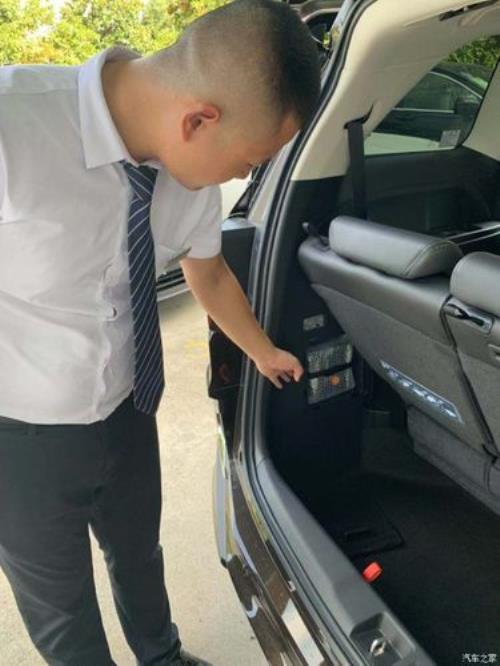 艾力绅混动更换电池的费用
