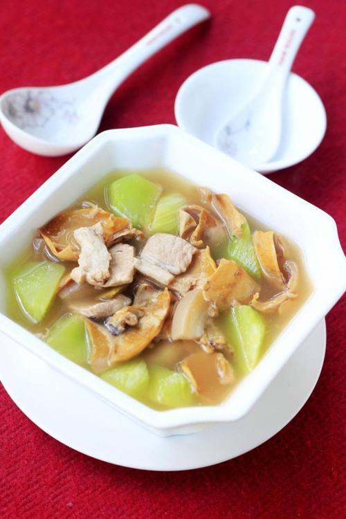 猪脚墨鱼竹笋怎么炖才好吃