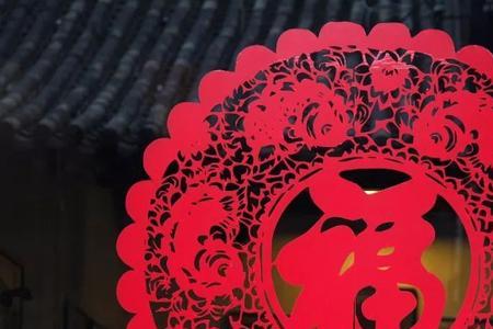 窗花晚上贴可以吗