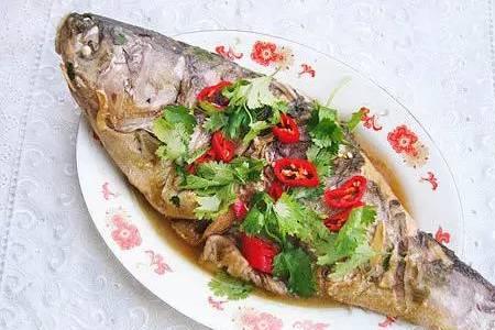 过年的时候吃鱼寓意什么七个字