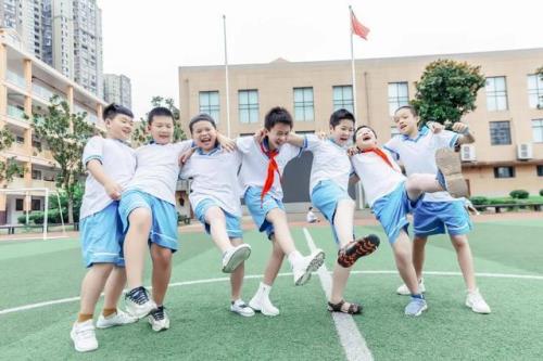 1995年入小学是2001年7月毕业吗