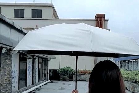 晚上出门玩带伞是啥意思