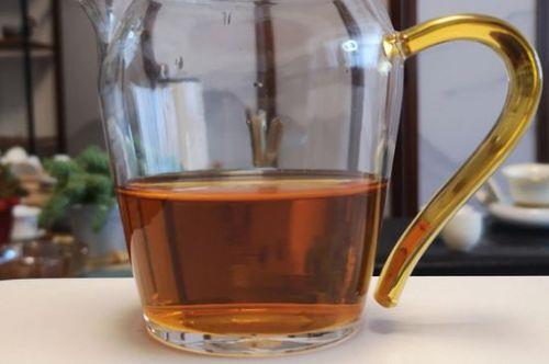 喝红茶为什么杯壁有附着