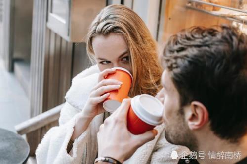 一个男人不及时接你电话会解释