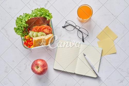 用lunch和fresh造句