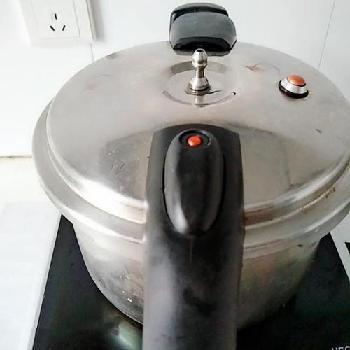 高压锅水多了会炸吗
