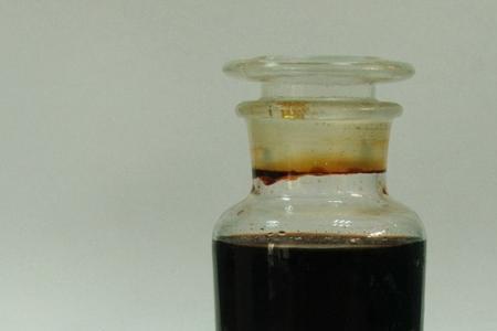 亚铁离子能在酸性环境中存在吗