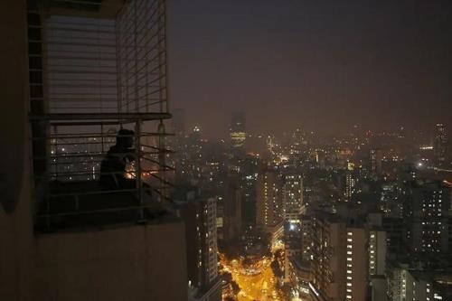 孤楼求生最后的门关上了吗