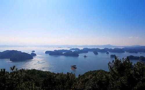 千岛湖退潮后几个岛