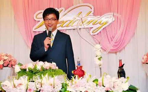男女主持谁先开口讲话