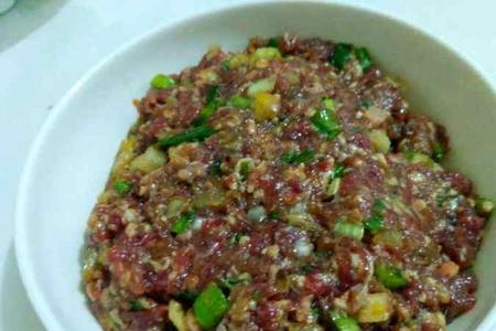 洋葱牛肉馅的调制方法