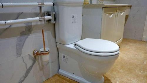 氢气瓶残渣可以倒进马桶里面吗