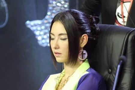 备受感动什么意思