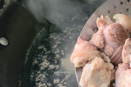 炖猪腿肉放什么调料好吃