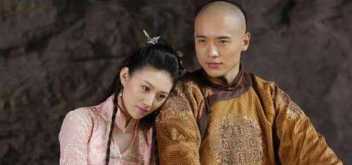 穿越成董鄂妃的小说