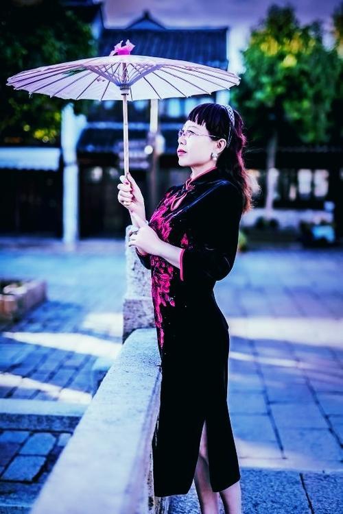说一个女人看起来沧桑什么意思
