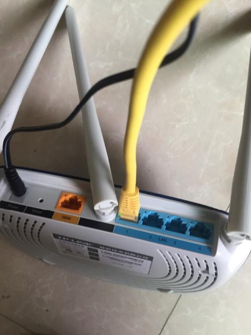 移动机顶盒接在路由器还是猫上