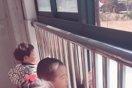 擦栏杆有什么技巧