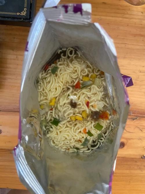方便面的塑料袋能泡开水吗