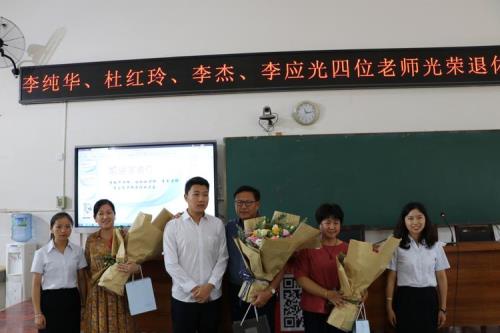 倾尽丹心育桃李下一句