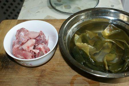 腊鸡炖海带的做法