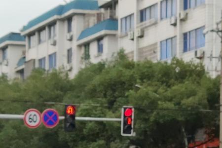 路口掉头怎样看红绿灯