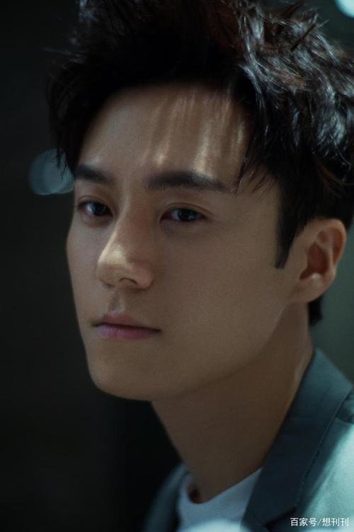 30岁的男人面容特征