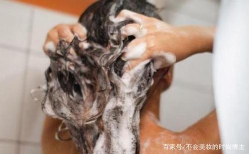 为什么男生早上要洗头