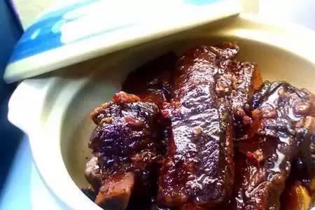 红烧牛肉放黑胡椒还是白胡椒