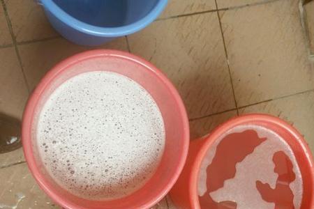 食用碱洗衣服会褪色吗