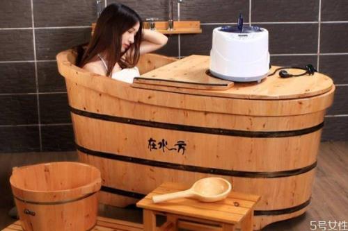 男士泡澡要放点什么
