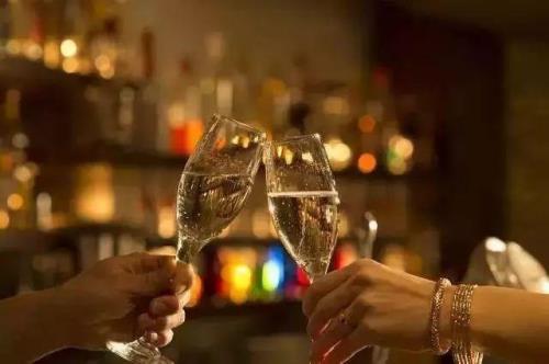 女士敬女士酒的祝词幽默