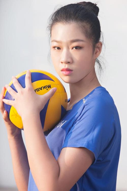 江苏女排小巨人是谁