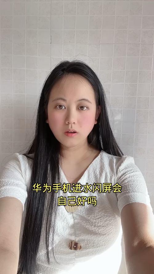 华为曲屏手机闪屏是屏幕坏了吗