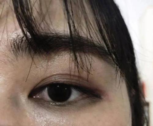 为什么化完妆眼会变大