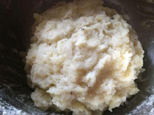 土豆泥加生粉，可以做饺子皮吗