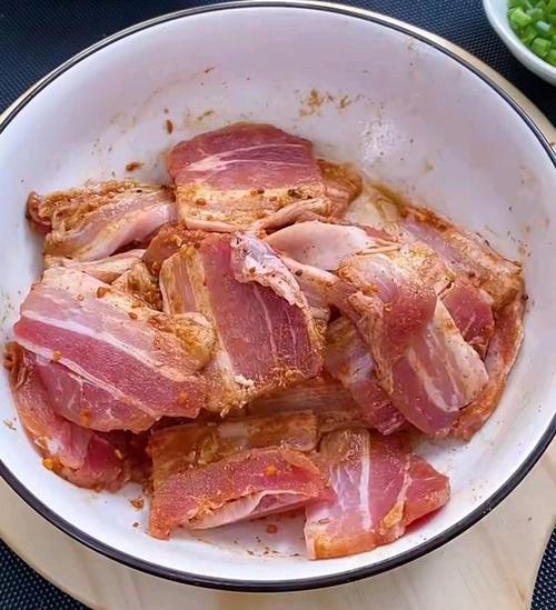 半斤五花肉够多少人吃